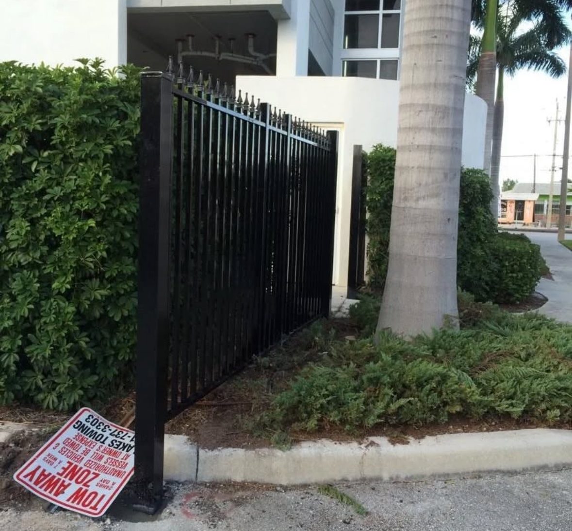 Vinyl privacy fence installation Broward County